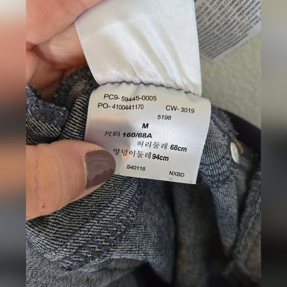 Levi Boyfriend Maternity Jeans Size Medium - Picture 5 of 6